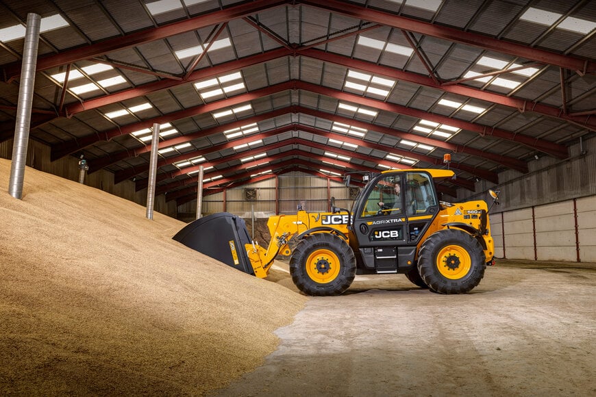 JCB Showcases New Fastrac Tractor and Materials Handling Innovation