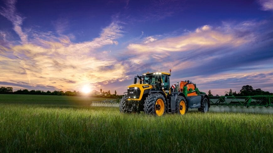 JCB Showcases New Fastrac Tractor and Materials Handling Innovation