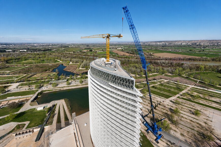 Tower Crane Roof Assembly for High-Altitude Urban Renovation