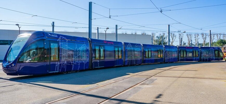 Alstom célèbre la mise en service de la première rame allongée du tramway du Mans, à temps pour la course des 24 Heures du Mans