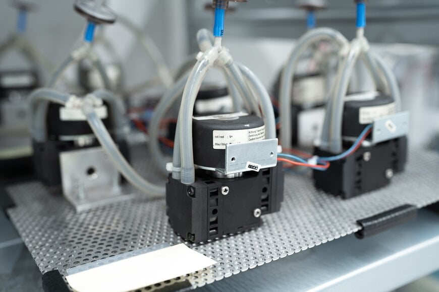 100 000 heures : les pompes à membrane KNF offrent une durée de vie exceptionnelle