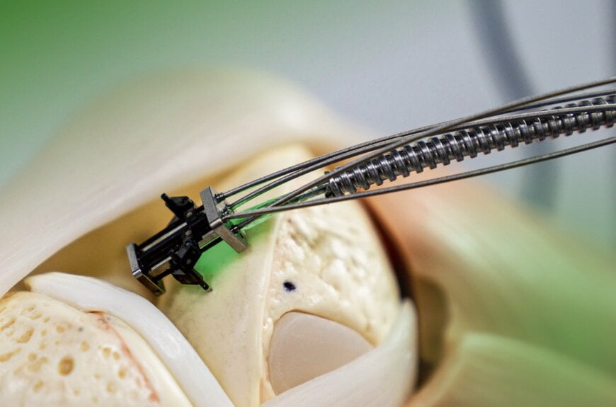 Highly precise bone surgery with miniature robots