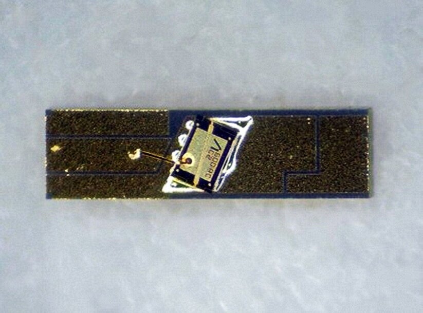 データセンタ間接続向け高飽和出力半導体光増幅器