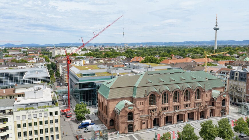 Mobile Crane Enables Long-Reach Urban Antenna Replacement