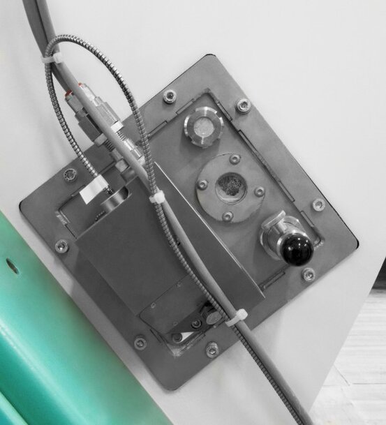 binder stellt M12-Midmount-Steckverbinder für zylindrische Sensorgehäuse vor