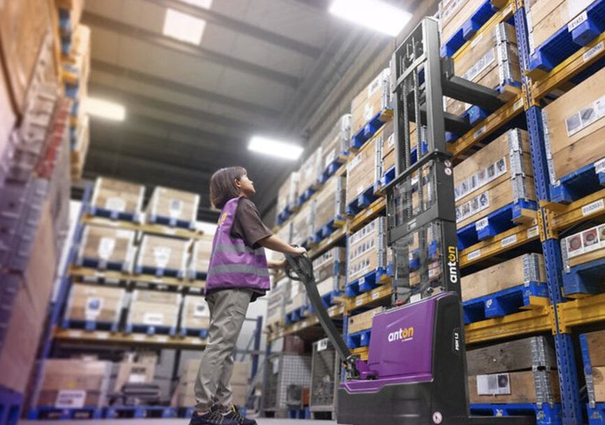Jungheinrich PSM 1.2 compact pedestrian stacker for retail
