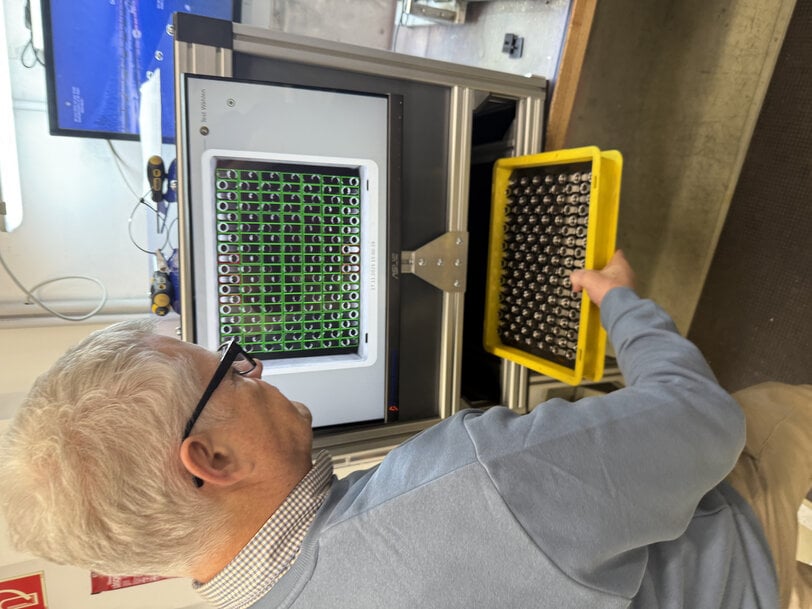 IDS: AI-Based Inspection Detects Surface Defects on Highly Reflective Components