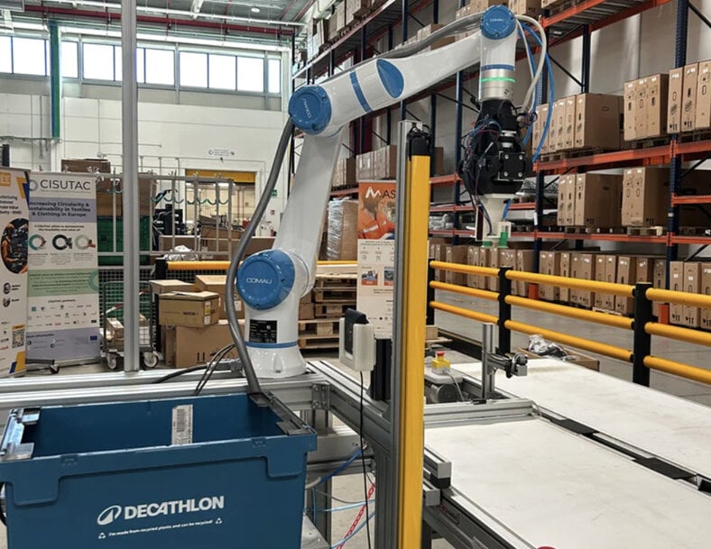 AI-driven robotic order preparation for e-commerce logistics