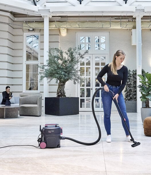  Octobre rose : Nilfisk renouvelle son engagement pour le confort d&rsquo;utilisation et le soutien solidaire avec l&rsquo;&eacute;dition sp&eacute;ciale de son aspirateur VP300 Pink  