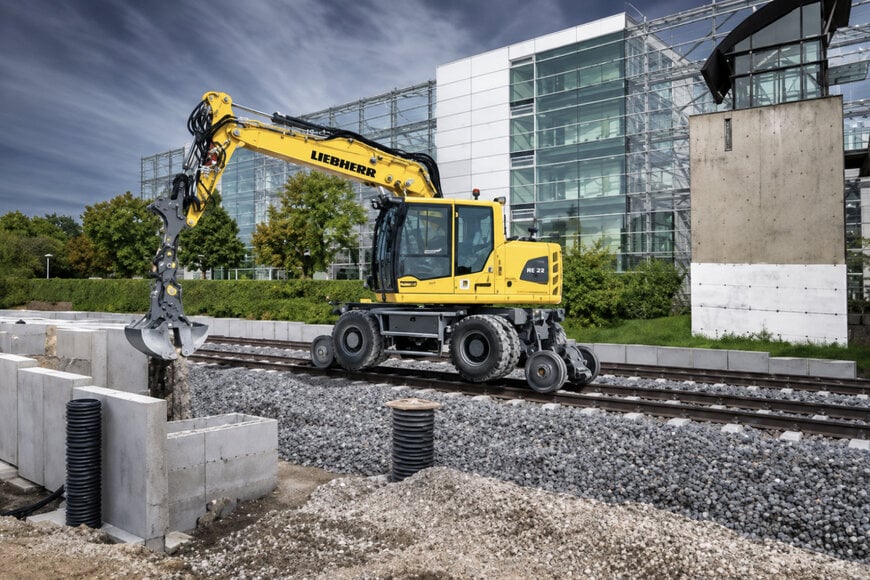 Liebherr RE 22 M Railroad Excavator Debut