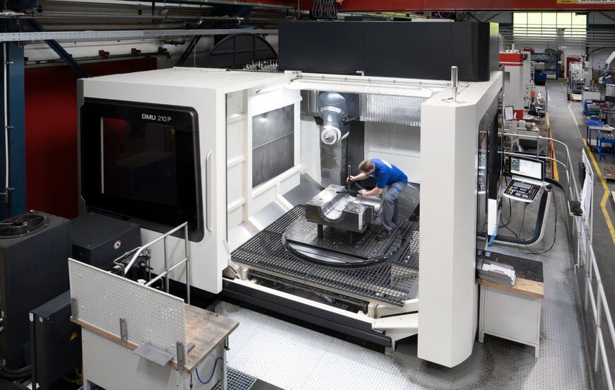 Space-Saving Machining of Large Parts