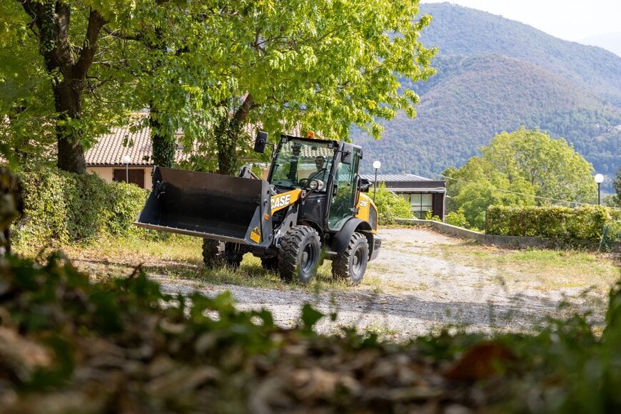 CASE Construction Equipment nawiązuje wsp&oacute;łpracę z alpinistą Simone Moro, aby zabierać kompaktowe maszyny tam, gdzie niewiele maszyn budowlanych może dotrzeć