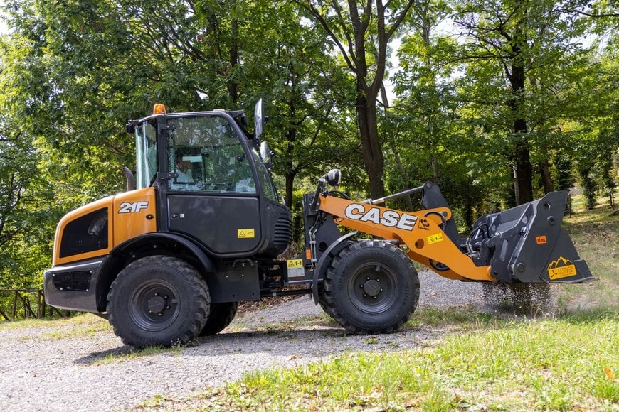 CASE Construction Equipment nawiązuje wsp&oacute;łpracę z alpinistą Simone Moro, aby zabierać kompaktowe maszyny tam, gdzie niewiele maszyn budowlanych może dotrzeć