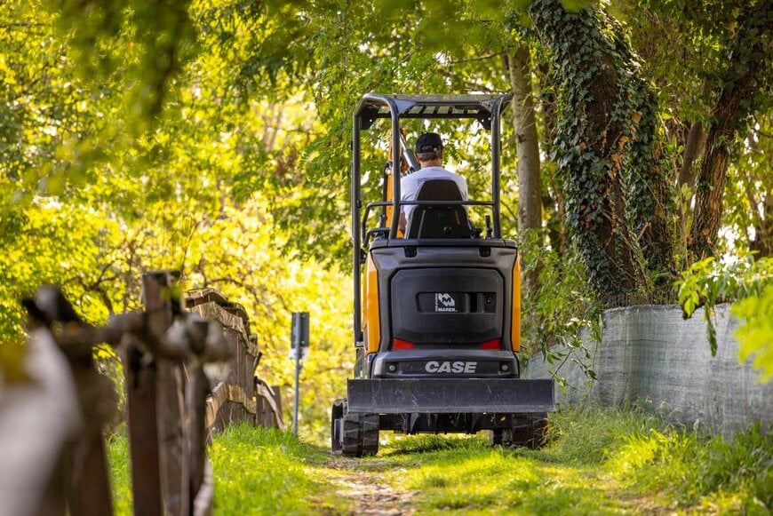 CASE Construction Equipment nawiązuje wsp&oacute;łpracę z alpinistą Simone Moro, aby zabierać kompaktowe maszyny tam, gdzie niewiele maszyn budowlanych może dotrzeć