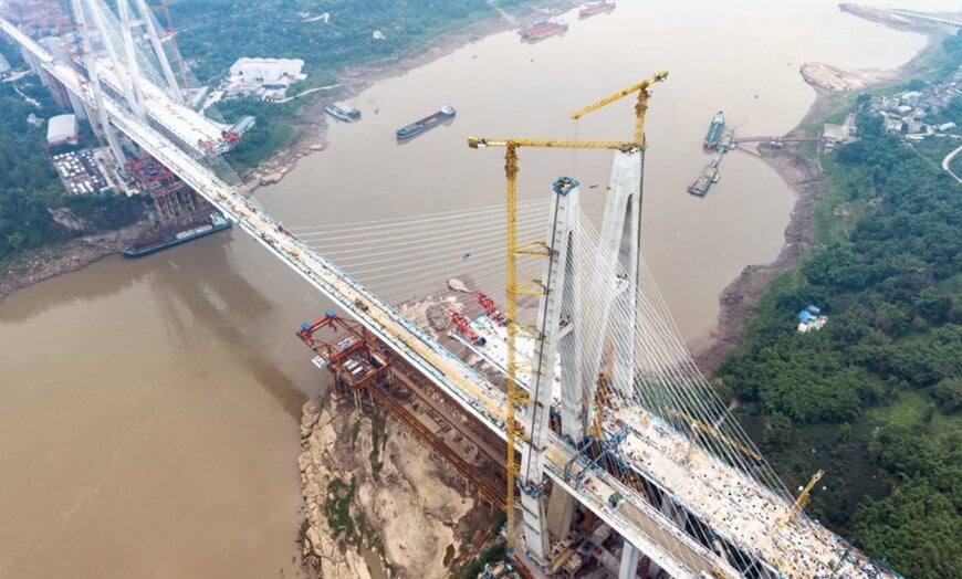 World-Record Bridge Construction Utilizing Topless Cranes In China