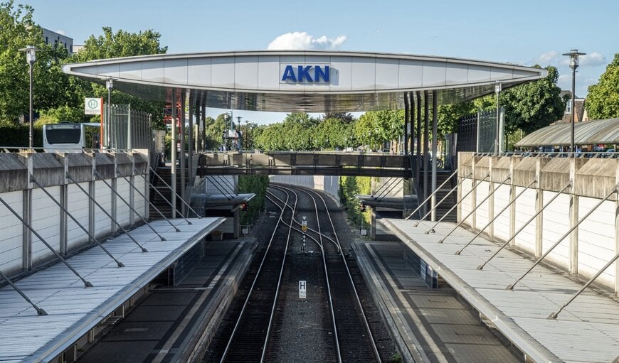 Public-Network Railway Communications for Regional Transit