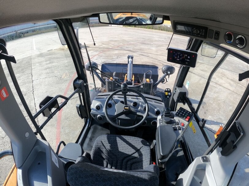 CASE Construction Equipment rozszerza gamę maszyn kompaktowych o nową koparko-ładowarkę o mocy 55 kW, nową elektryczną minikoparko-ładowarkę gąsienicową oraz znaczące udoskonalenia gamy kompaktowych ładowarek kołowych
