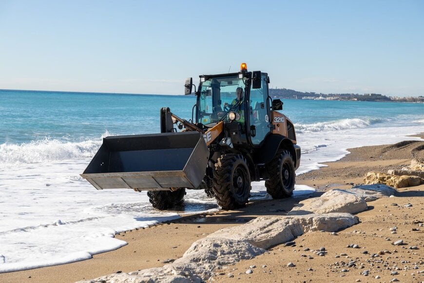 CASE Construction Equipment rozszerza gamę maszyn kompaktowych o nową koparko-ładowarkę o mocy 55 kW, nową elektryczną minikoparko-ładowarkę gąsienicową oraz znaczące udoskonalenia gamy kompaktowych ładowarek kołowych