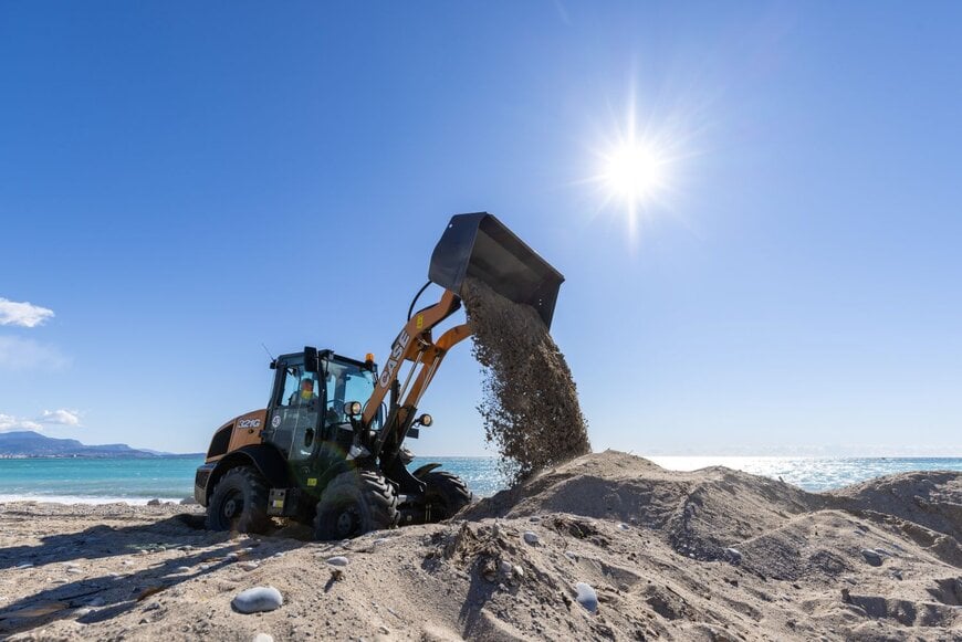 CASE Construction Equipment rozszerza gamę maszyn kompaktowych o nową koparko-ładowarkę o mocy 55 kW, nową elektryczną minikoparko-ładowarkę gąsienicową oraz znaczące udoskonalenia gamy kompaktowych ładowarek kołowych