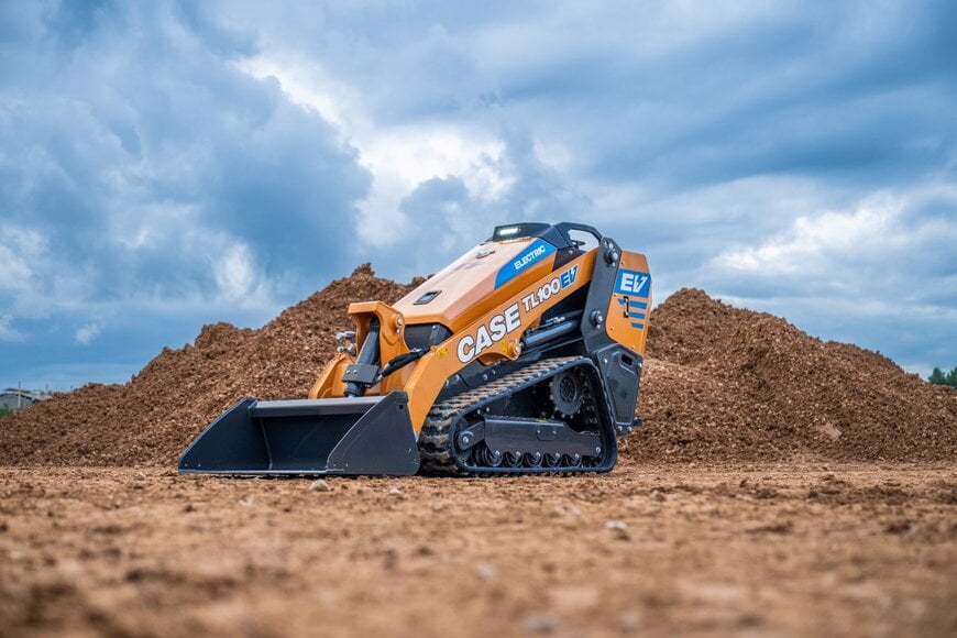 CASE Construction Equipment rozszerza gamę maszyn kompaktowych o nową koparko-ładowarkę o mocy 55 kW, nową elektryczną minikoparko-ładowarkę gąsienicową oraz znaczące udoskonalenia gamy kompaktowych ładowarek kołowych