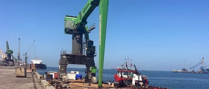 Industrial Material Handler Heavy Maritime Transport Logistics