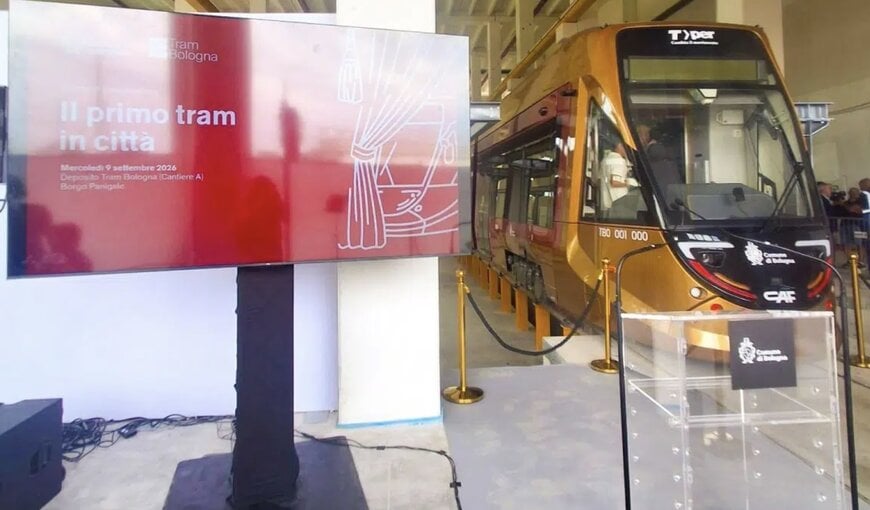 Consegnato il primo tram CAF per la rete tranviaria di Bologna