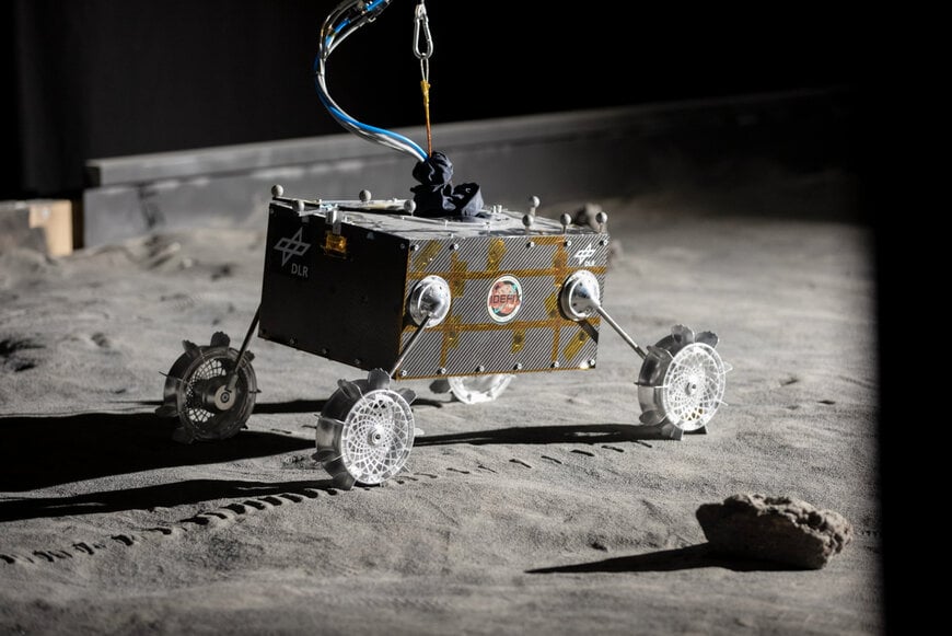 Microgravity Planetary Rover Deployment for Phobos Surface Exploration