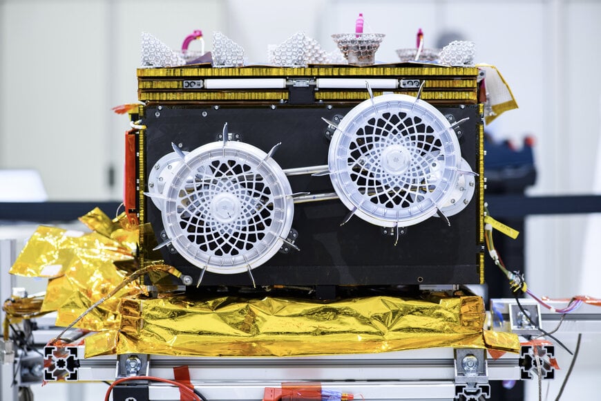 Microgravity Planetary Rover Deployment for Phobos Surface Exploration